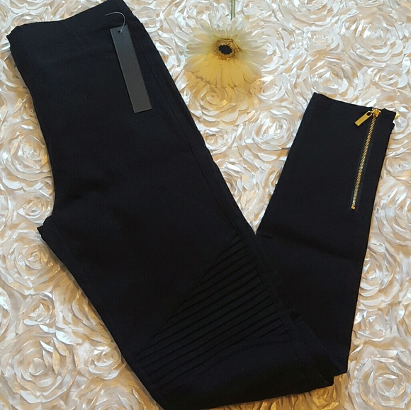 Host pick Black moto jeggings with ankle zipper - Picture 2 of 7